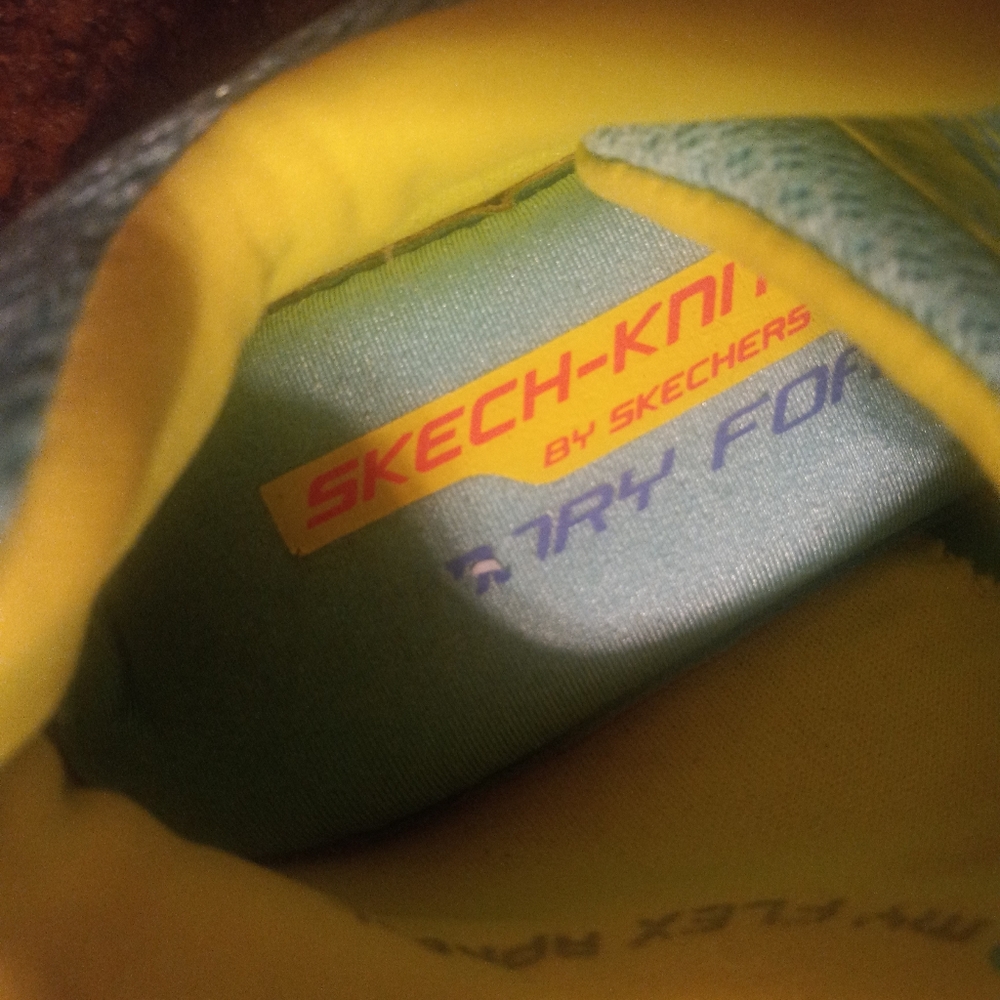 Skechers memory foam sneaker size 6 - Picture 6 of 9